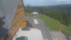 Parkoviště a hlavní vchod