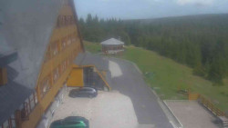 Parkoviště a hlavní vchod