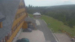 Parkoviště a hlavní vchod