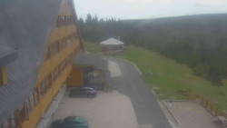 Parkoviště a hlavní vchod