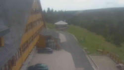 Parkoviště a hlavní vchod