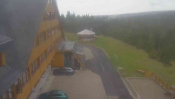 Parkoviště a hlavní vchod
