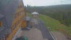 Parkoviště a hlavní vchod