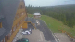 Parkoviště a hlavní vchod