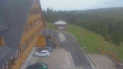 Parkoviště a hlavní vchod