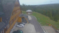 Parkoviště a hlavní vchod