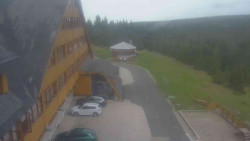 Parkoviště a hlavní vchod