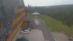 Parkoviště a hlavní vchod
