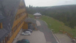 Parkoviště a hlavní vchod