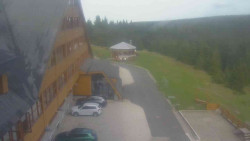 Parkoviště a hlavní vchod