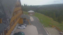 Parkoviště a hlavní vchod