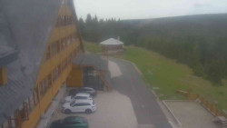Parkoviště a hlavní vchod