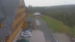 Parkoviště a hlavní vchod