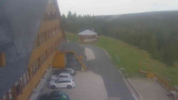 Parkoviště a hlavní vchod