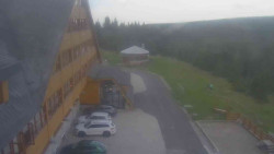 Parkoviště a hlavní vchod