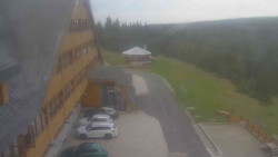Parkoviště a hlavní vchod