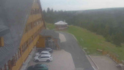 Parkoviště a hlavní vchod