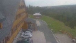 Parkoviště a hlavní vchod