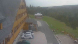 Parkoviště a hlavní vchod