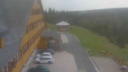 Parkoviště a hlavní vchod