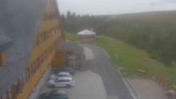 Parkoviště a hlavní vchod