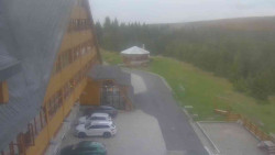 Parkoviště a hlavní vchod