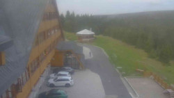 Parkoviště a hlavní vchod