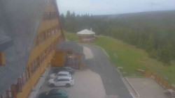 Parkoviště a hlavní vchod