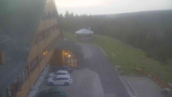 Parkoviště a hlavní vchod
