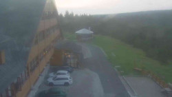 Parkoviště a hlavní vchod