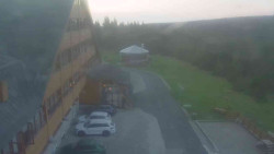 Parkoviště a hlavní vchod