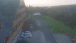 Parkoviště a hlavní vchod