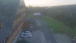 Parkoviště a hlavní vchod