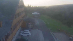 Parkoviště a hlavní vchod