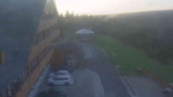 Parkoviště a hlavní vchod