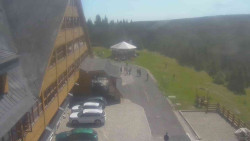 Parkoviště a hlavní vchod