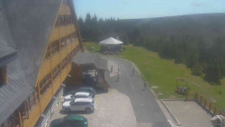 Parkoviště a hlavní vchod