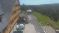 Parkoviště a hlavní vchod