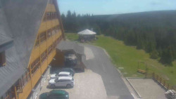 Parkoviště a hlavní vchod