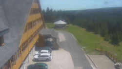 Parkoviště a hlavní vchod