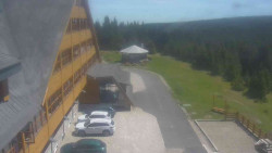 Parkoviště a hlavní vchod