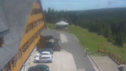 Parkoviště a hlavní vchod