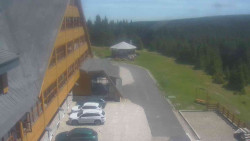 Parkoviště a hlavní vchod