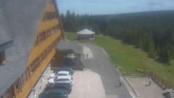 Parkoviště a hlavní vchod