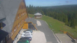 Parkoviště a hlavní vchod