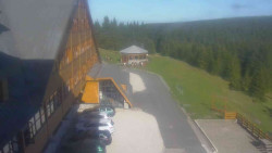 Parkoviště a hlavní vchod