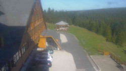 Parkoviště a hlavní vchod