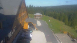 Parkoviště a hlavní vchod