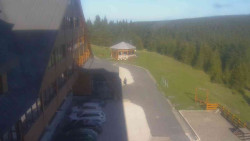 Parkoviště a hlavní vchod