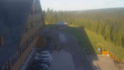 Parkoviště a hlavní vchod